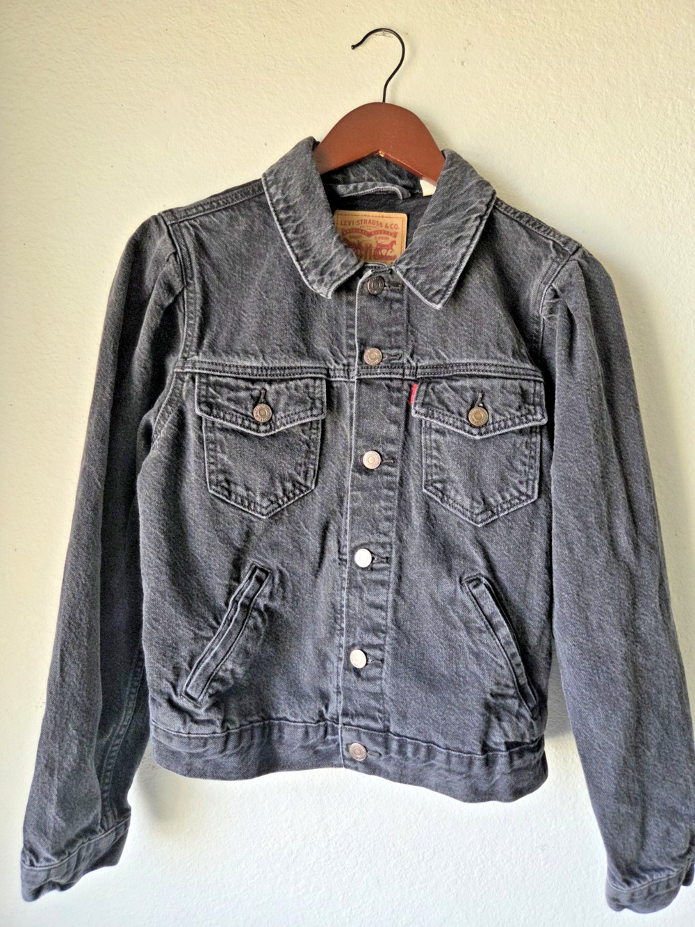 Levi's Women's Authentic Trucker Jacket Faded Black Grey Denim Size S Red Tab
